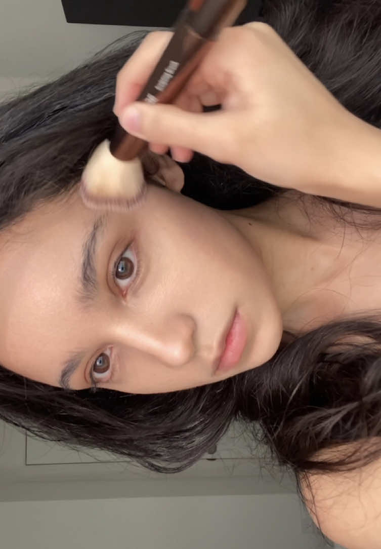 TikTok post by @jaeinpink for Fenty Beauty. Caption reads: [...] #snatchedlook #makeuptok #squareface @Fenty....