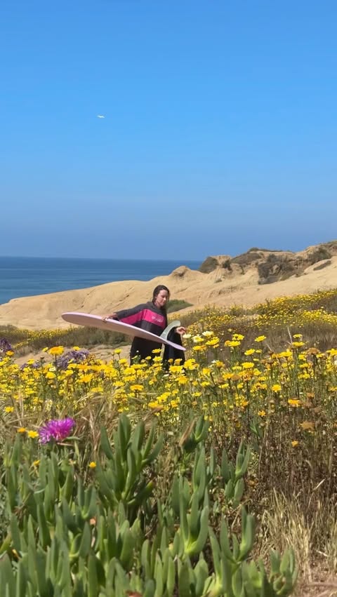 Instagram post by @tessatimmons_ for dryrobe. Caption reads: [...] to believe I'm the only one 😂 #ad #Dryrobe....