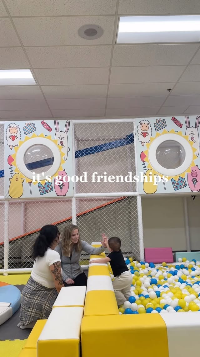 Instagram post by @nataliacondonn for Peanut App. Caption reads: [...] #motherhoodcommunity #peanutapp....