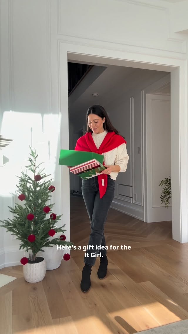 Instagram post by @melissa.viggiani for Contigo. Caption reads: What’s the perfect gift for the It Girl (including....