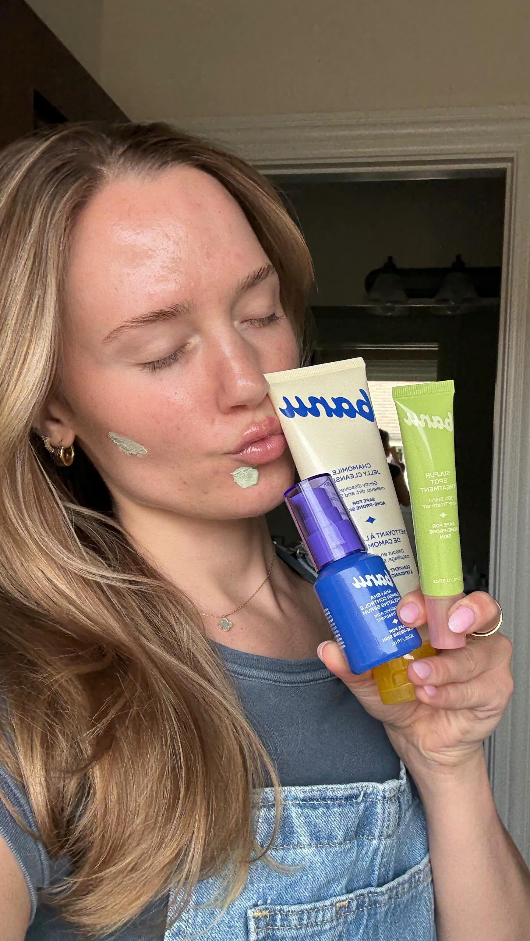 Instagram post by @noracummins_ for Banuskin. Caption reads: new to @mybanuskin but already obsessed 💙 [...].