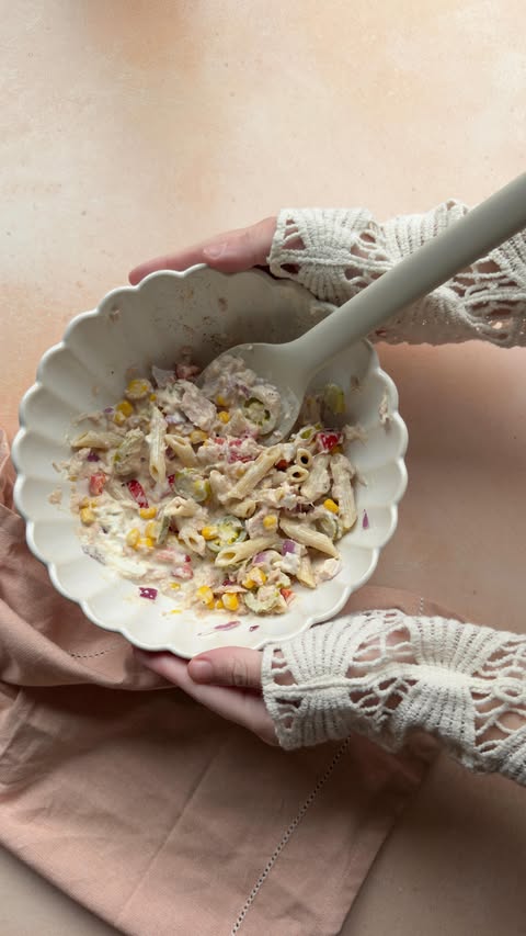 Instagram post by @mombunsandcaffeine for Safe Catch. Caption reads: High Protein Tuna Pasta Salad

3 tbsp cream....