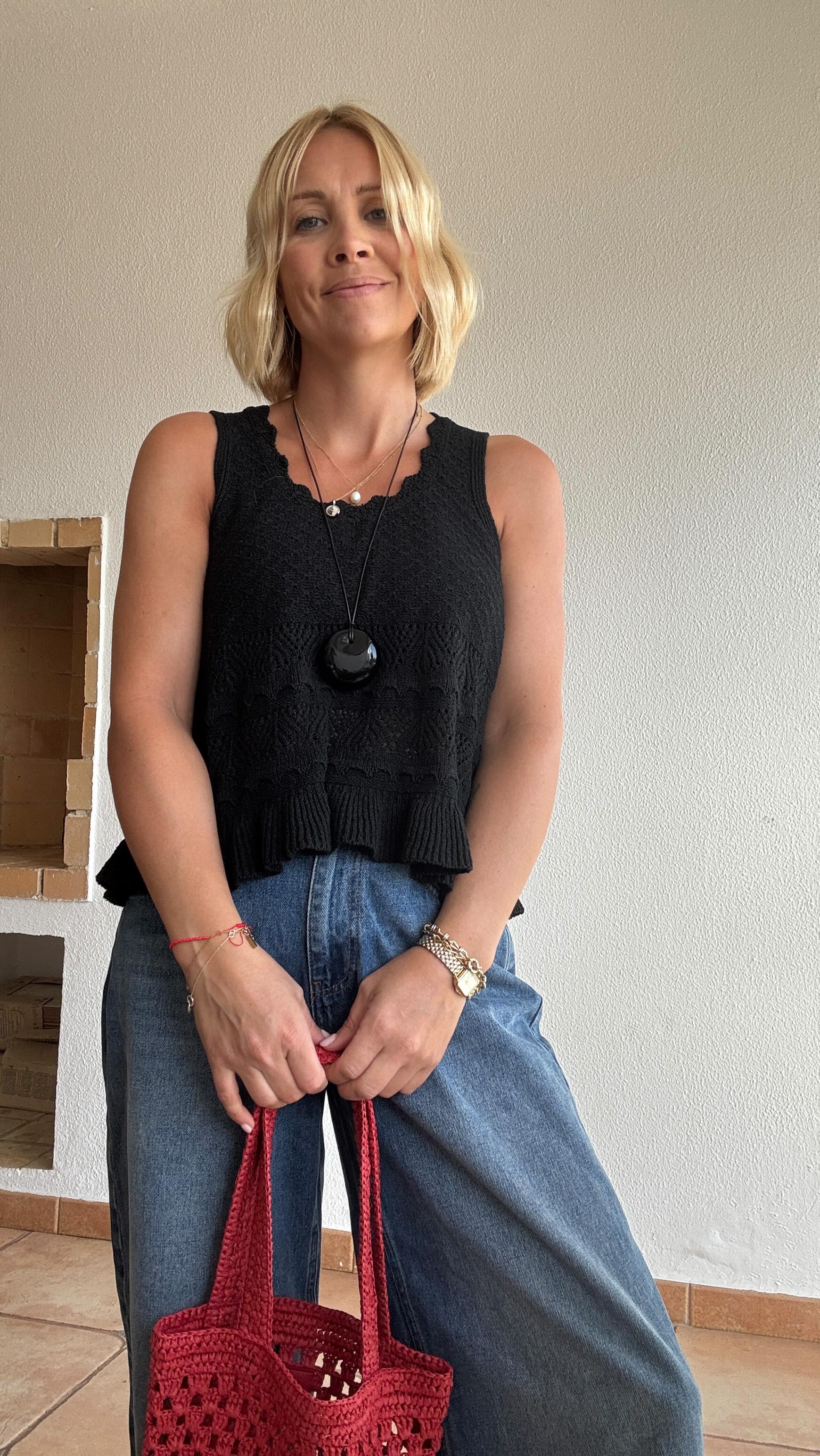 Instagram post by @ashley.dainty for WAT THE BRAND. Caption reads: [...] 😍 Love these new barrel jeans from....