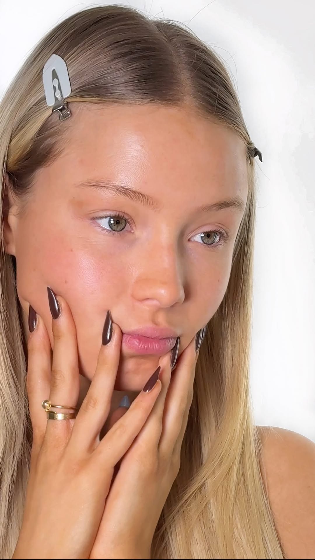 Instagram post by @daisyherriott for Cocoandeve. Caption reads: how i maintain my facial tan 🤍 @cocoandeve facial....