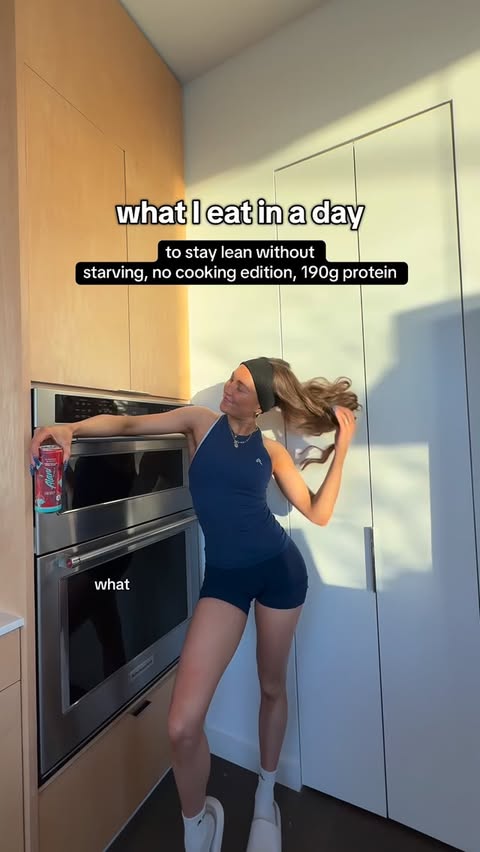 Instagram post by @kraftyoufitness for RXBAR. Caption reads: what I eat in a day to stay lean and build muscle....