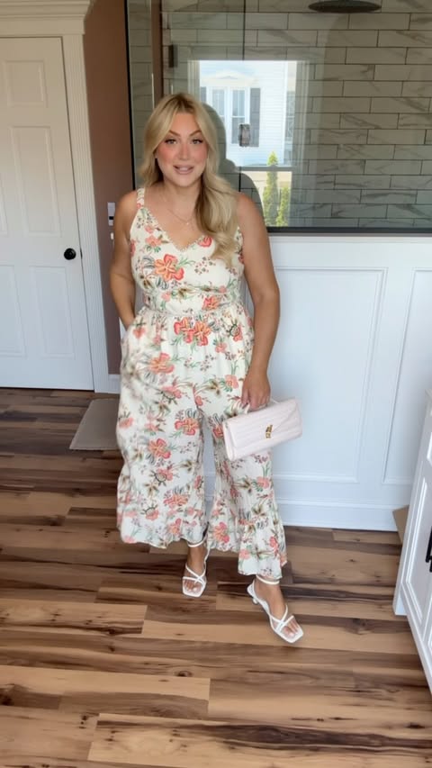 Instagram post by @xoxoj.e.n.n.a for BloomChic. Caption reads: [...] #PlusSizeFashion #CurvyStyle #jumpsuit....