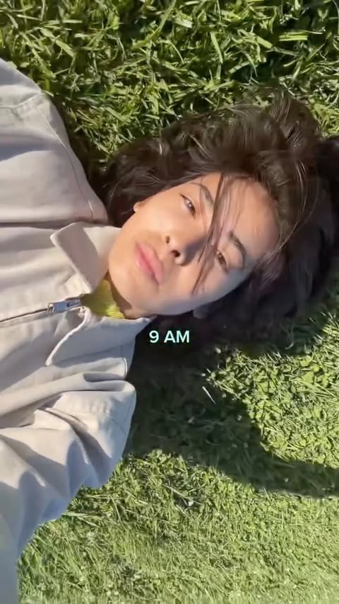 Instagram post by @himichelleli for Sperry. Caption reads: [...] in LA ❤️⭐️🐬 a normal quiet day with my....
