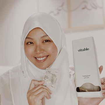 Instagram post by @fazura.p for Vitable. Caption reads: ✨𝕎𝕙𝕪 𝕕𝕠𝕟'𝕥 𝕤𝕟𝕒𝕜𝕖𝕤 𝕝𝕚𝕜𝕖....