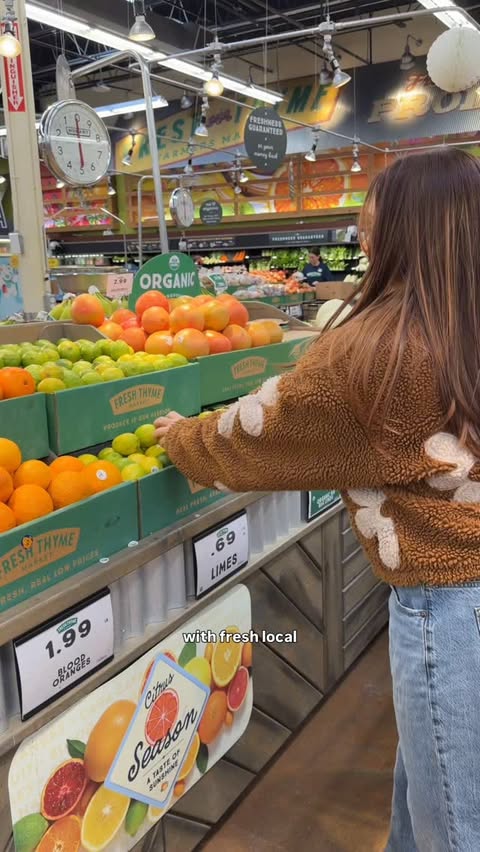 Instagram post by @sabrinaa_pare for Fresh Thyme. Caption reads: [...] your health is a goal for 2026, @freshthyme....