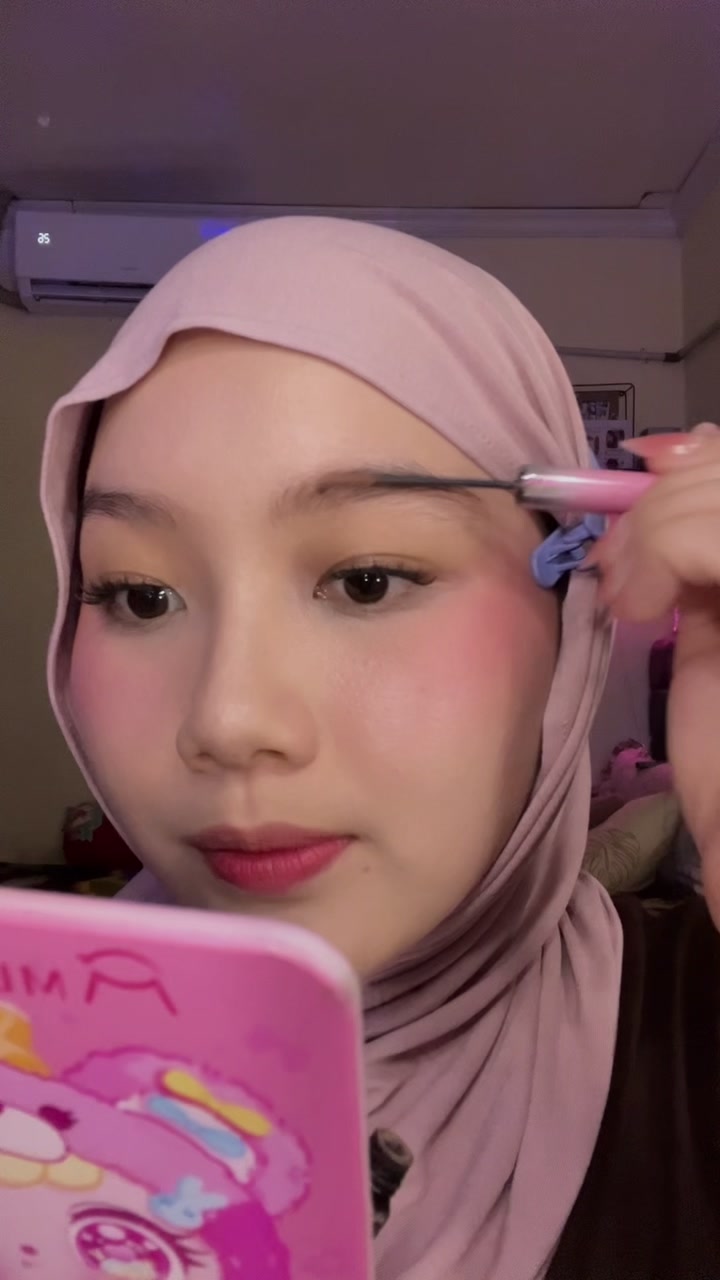TikTok post by @utiiasmr for MlenDiaryID. Caption reads: [...] jatuh cinta dari pertama liat 🥺💗....