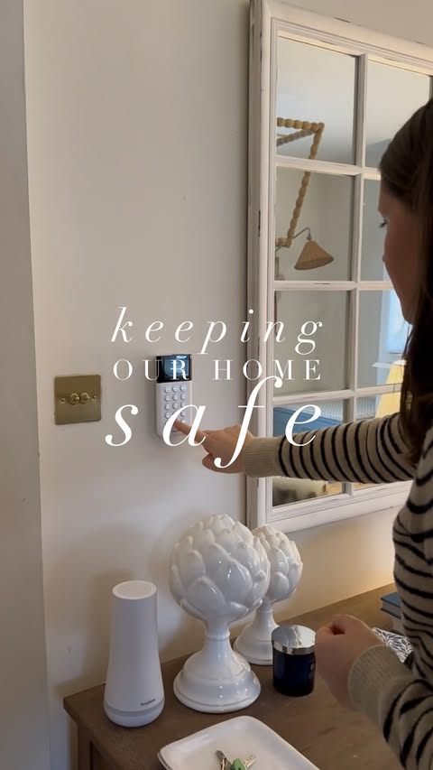 Instagram post by @stripesinthecity for SimpliSafe. Caption reads: [...] feels so busy. 🤍

We’ve been using....