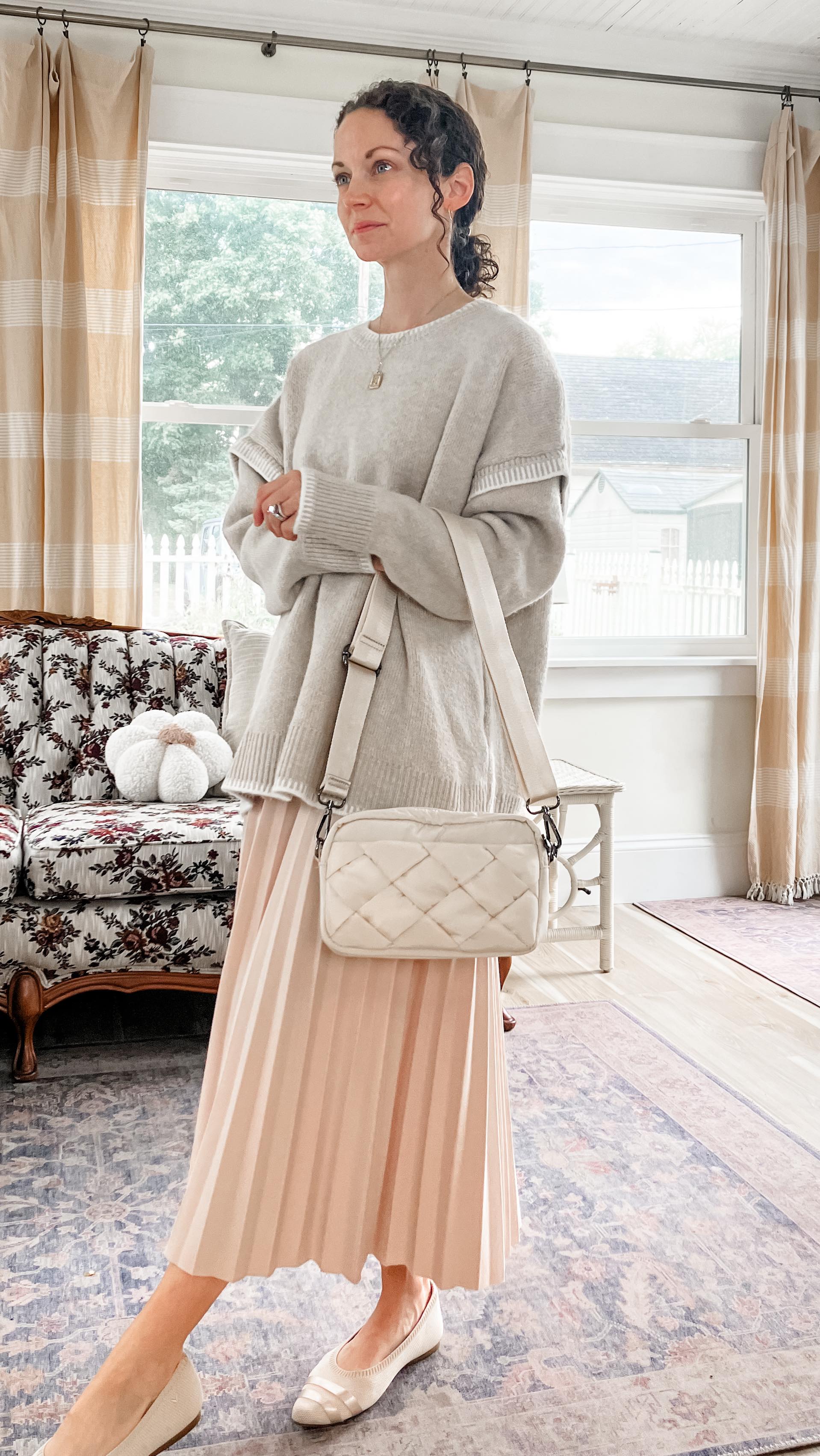 Instagram post by @modestpetitedaily for Sol and Selene. Caption reads: 🍂I’m loving this cream @solandselene colored bag....