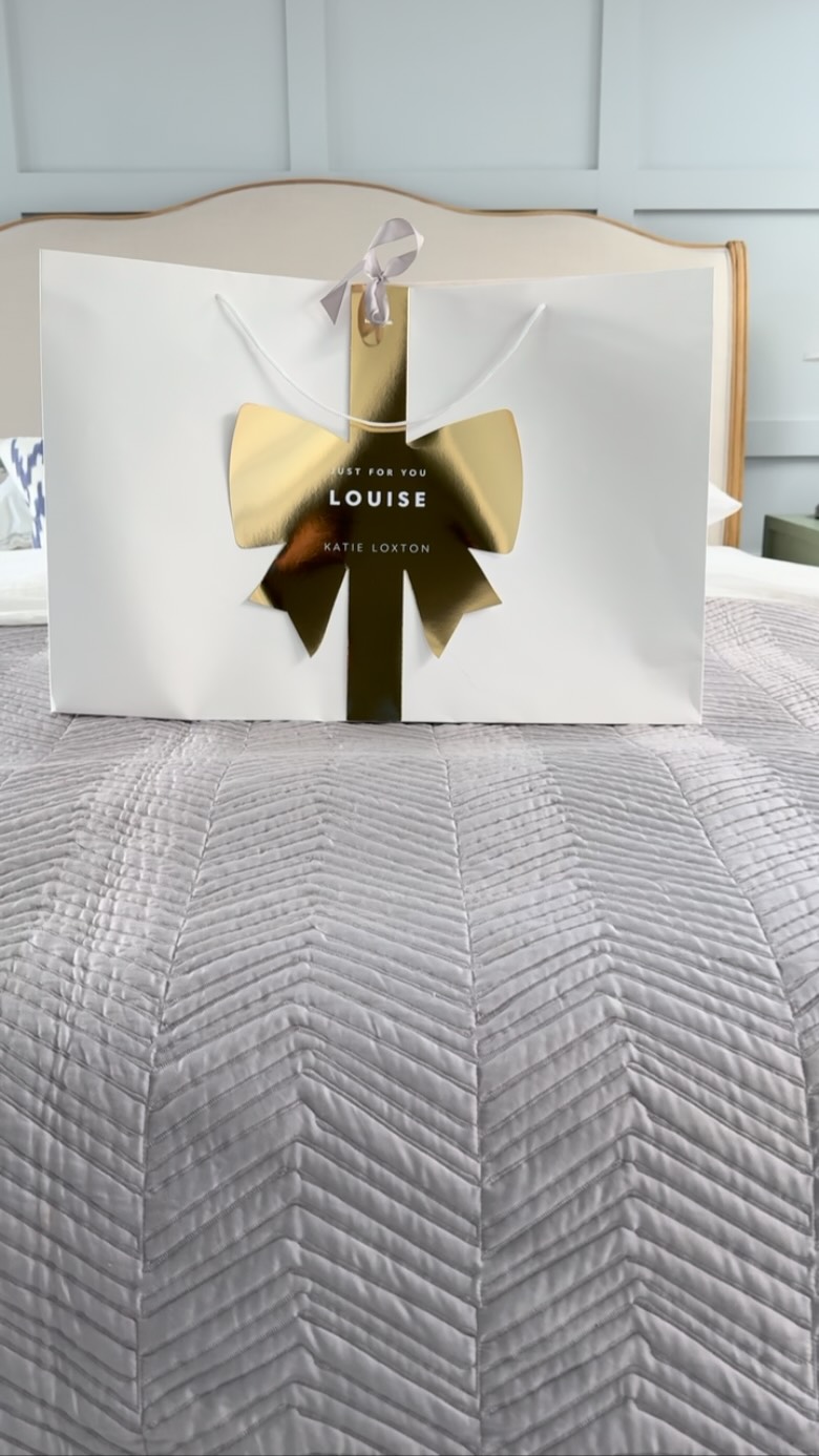 Instagram post by @oh.my.style_ for Katie Loxton. Caption reads: ** USE CODE KLDTJNQ4 for 15% OFF**

Obsessed with....