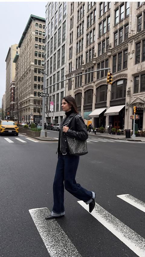 Instagram post by @elenataber for Natures Garden. Caption reads: my favorite snack on the go @naturesgardenus....