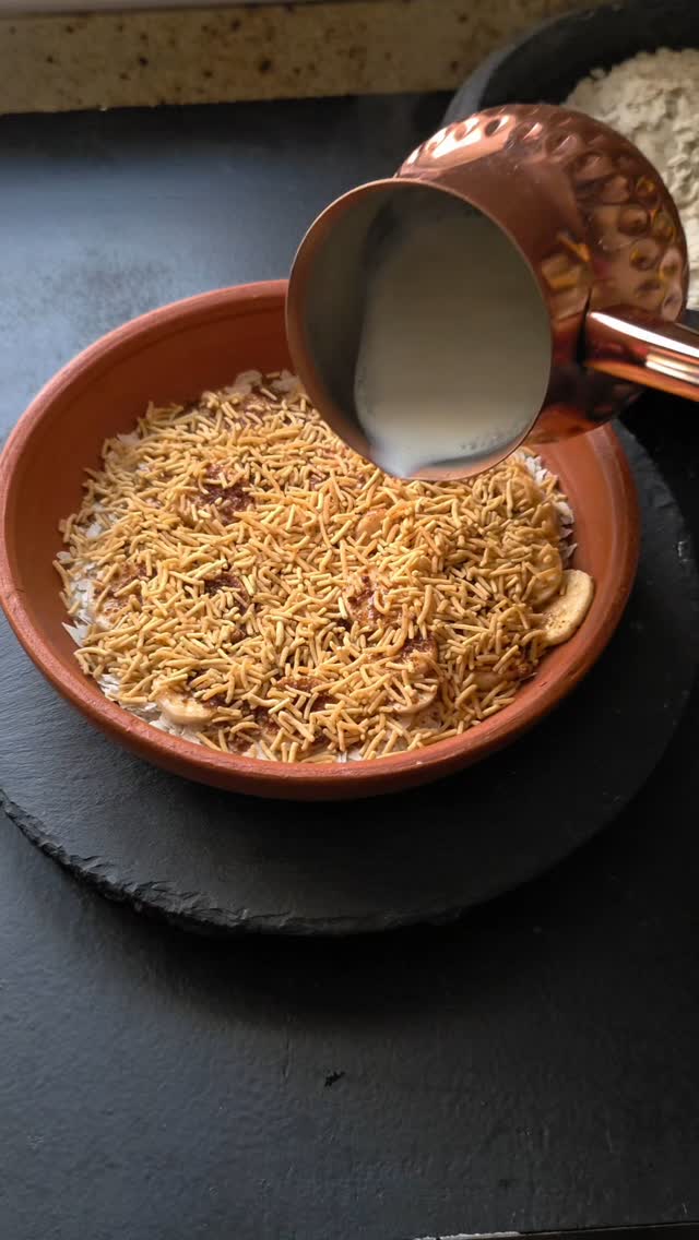 Instagram post by @vimalsdivinecusine for Noon. Caption reads: Aval Isthri 🤩👌

@noon_uae

⚡️noonminutes 

⚡️End....