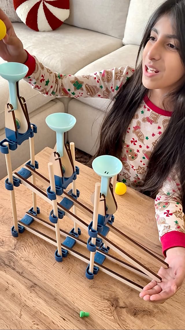 Instagram post by @mommaandherlittlestar for KiwiCo. Caption reads: [...] world of stem projects with @kiwico_inc 🥰....