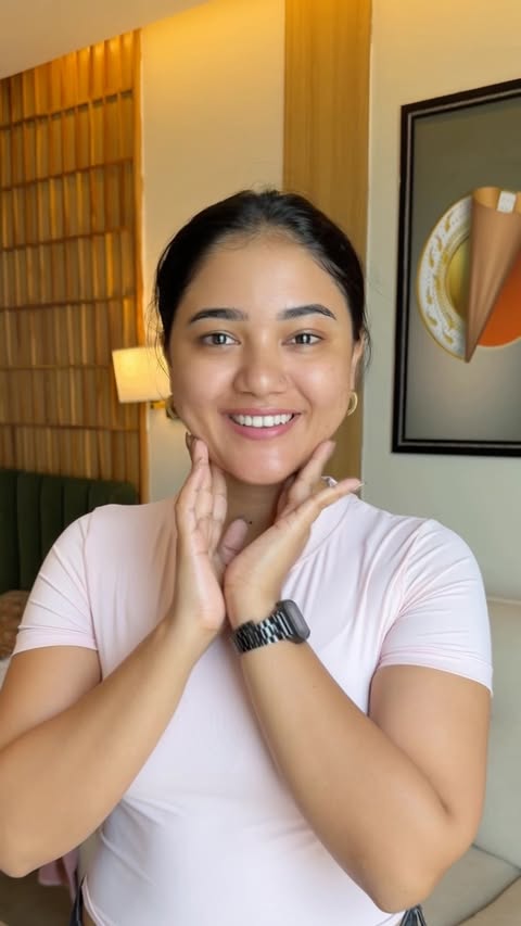 Instagram post by @komal.kharatt for Nat Habit®. Caption reads: [...] Comment for links 🔗 Here is glow 🤭....