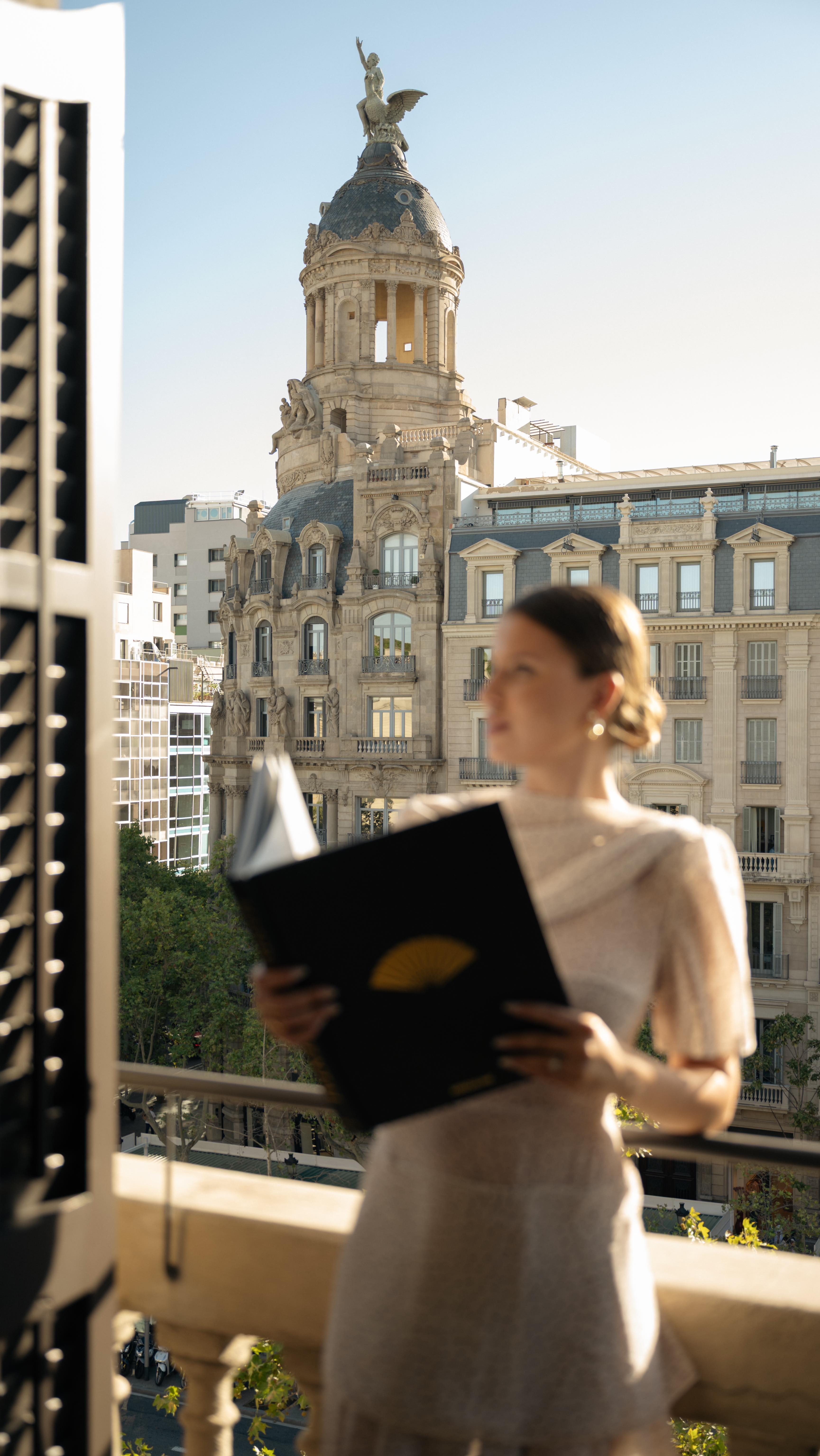 Instagram post by @_fenik_ for Mandarin Oriental. Caption reads: Me & you & Mandarin Oriental, Barcelona? 

#ImAFan....