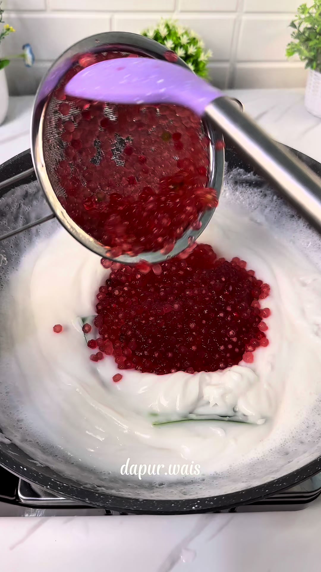 TikTok post by @dapur.wais for idealifeonline. Caption reads: [...] Cookware Mable Anti Lengket dari....