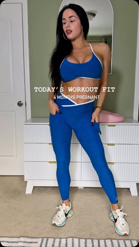 Instagram post by @ari_ifbbpro for BOMBSHELL SPORTSWEAR. Caption reads: [...] fit at 4 months pregnant. 💙....