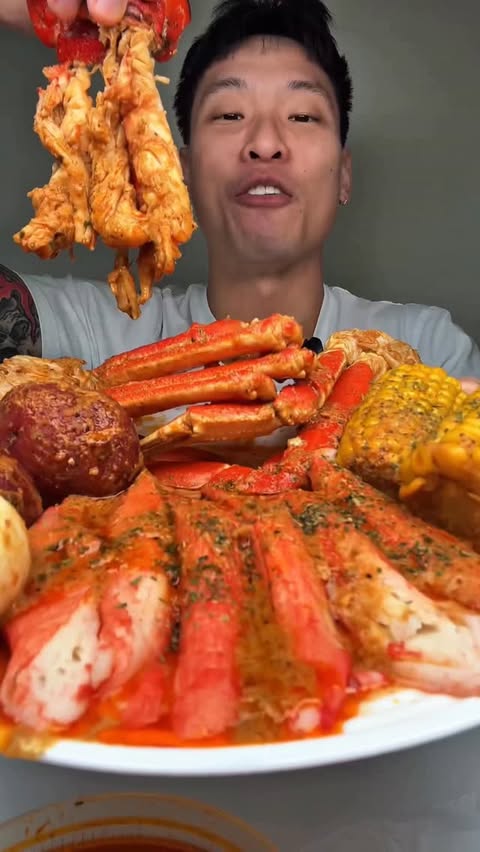 Instagram post by @shhhhimeating1 for BruMate. Caption reads: Trying seafood boil with @brumate #brumatepartner....