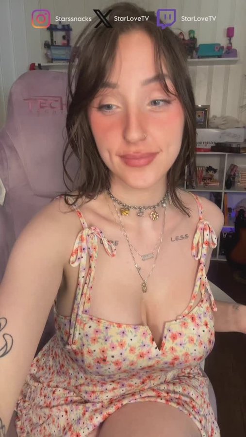 Instagram post by @starssnacks for Flintts. Caption reads: My official review for @flinttsmints // Giveaway....