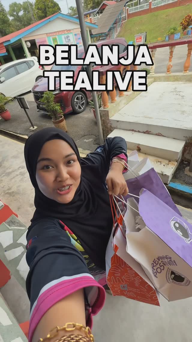 Instagram post by @tcer.nana for Foodpanda. Caption reads: [...] Macam biasa kitaaa order jee dari....