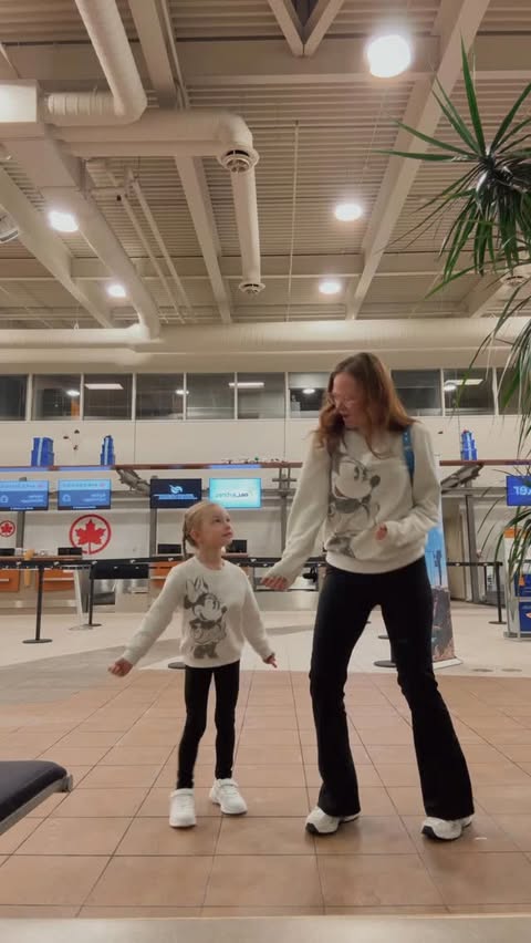 Instagram post by @lafamillelandry for Disney Parks. Caption reads: [...] média @waltdisneyworld @disneyparks.