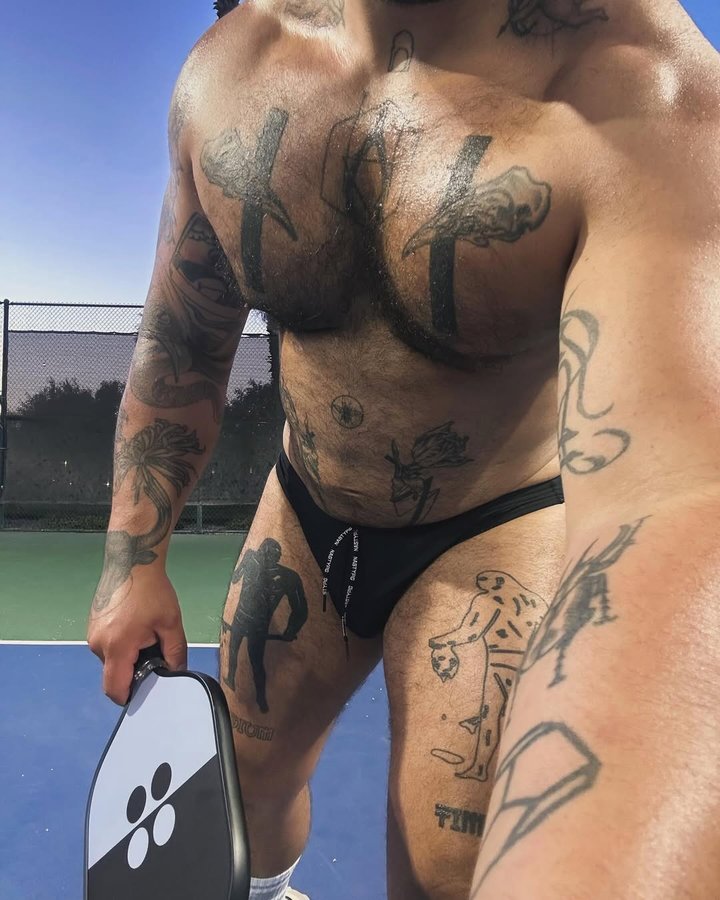 Instagram post by @heck.hek for Nasty Pig. Caption reads: Looking for the kitchen🏓 #Ad #NastyPig....