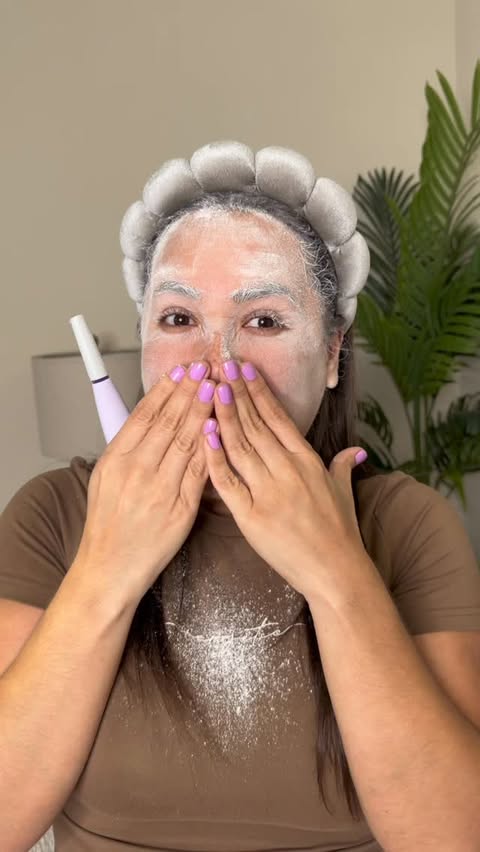 Instagram post by @daniiparedess for Michael Todd Beauty. Caption reads: [...] glow 🤍 I tried SonicSmooth by....