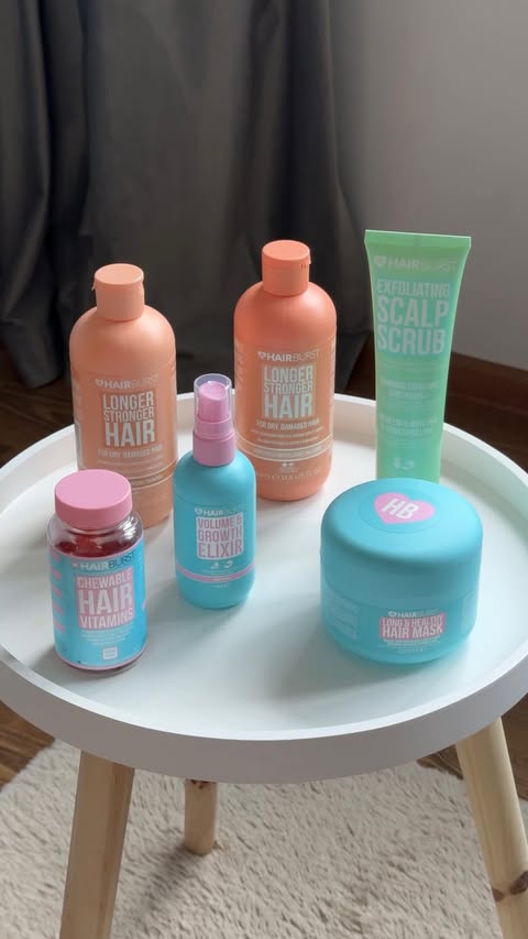 Instagram post by @a.linanicoleta for Hairburst. Caption reads: [...] la 45% la seturile de vara....