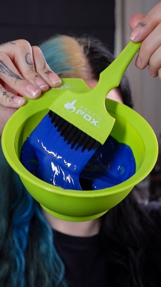 Instagram post by @byhazelj for Arctic Fox Hair Color. Caption reads: [...] with it i feel so pretty 😭

•....