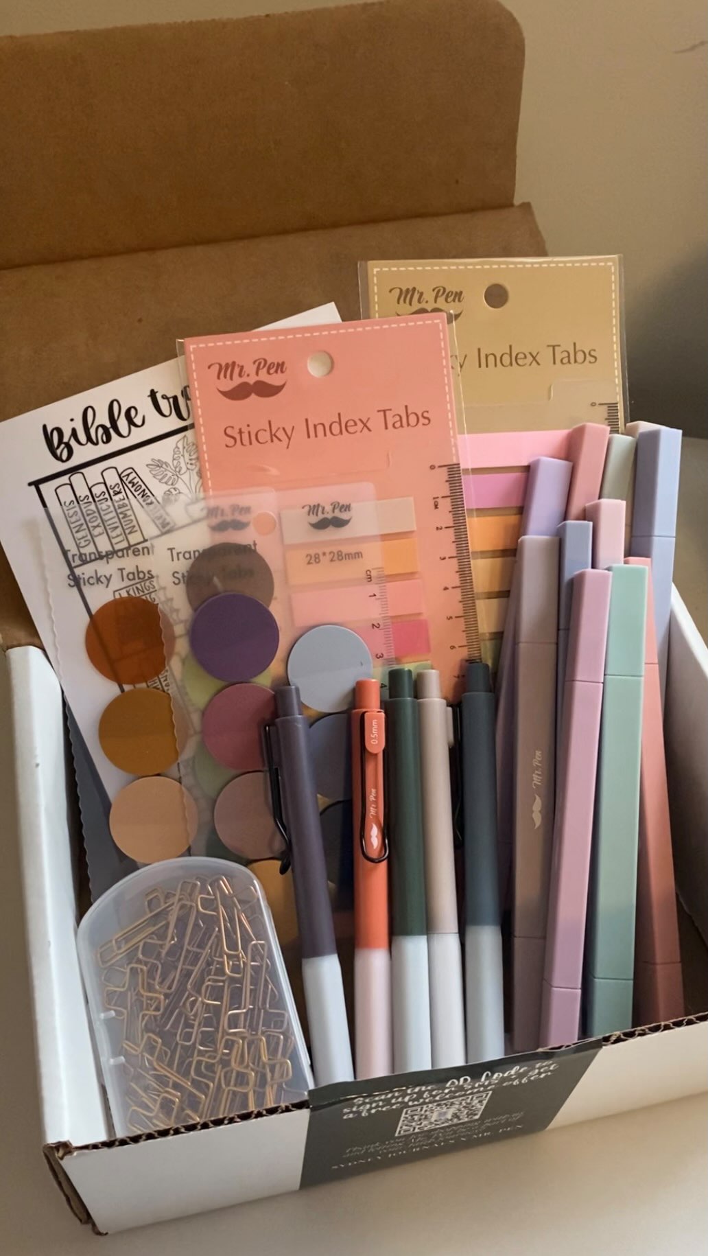 Instagram post by @thelovingbible for Mr. Pen. Caption reads: i love this Bible study kit from @gomr.pen 🩷 the....