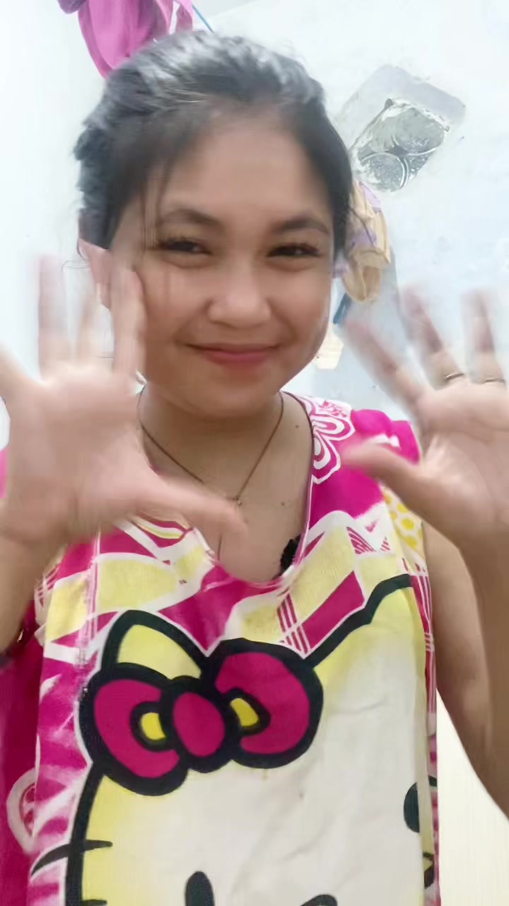 TikTok post by @misdahlia297 for Metooo. Caption reads: #januarygajiansale #metoosmilefyp @Metoo Beauty.