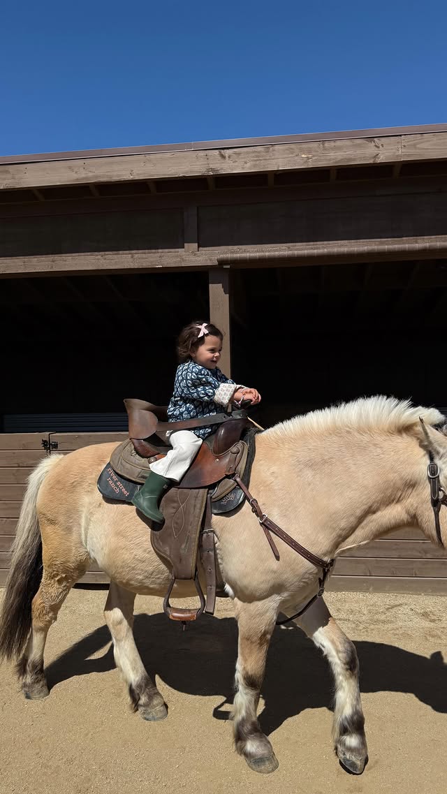 Instagram post by @taylaburke for Moshi Kids. Caption reads: [...] & get the best sleep each night.....