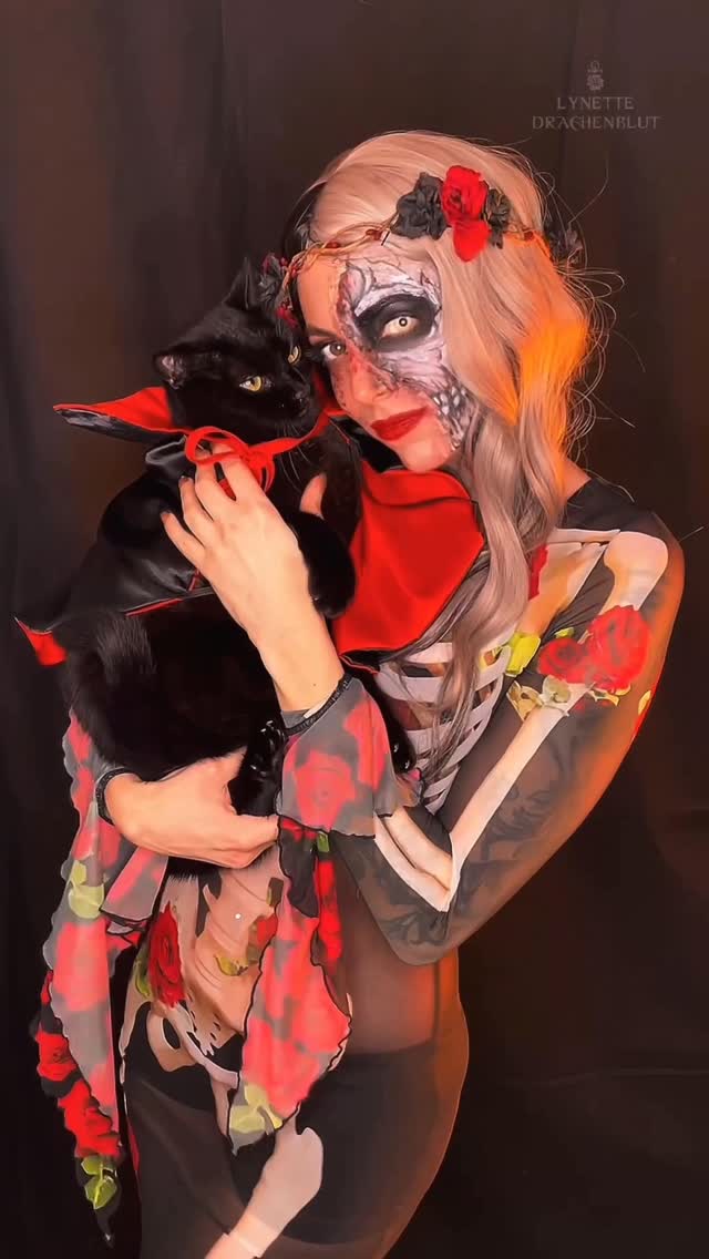 Instagram post by @lynette_drachenblut for Devil Walking. Caption reads: [...] your plans for today? 🙃

🌙Dress:....