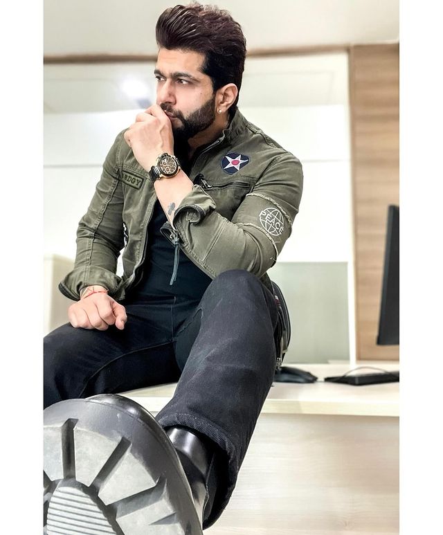 Instagram post by @lucky_amourer for Alpha Industries. Caption reads: Always look fly, no matter what!
.
.
#wanderlust....