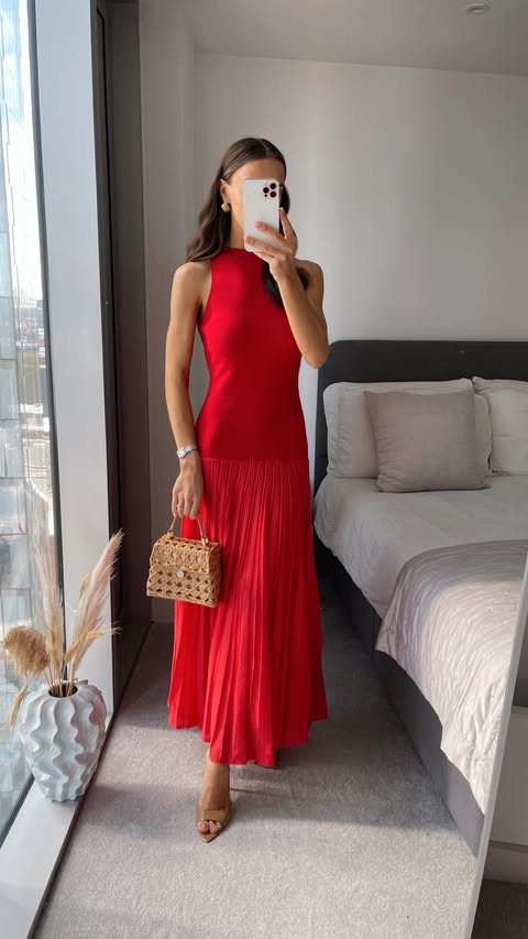 Instagram post by @whatemwore for MINT VELVET. Caption reads: [...] 3 chic summer dress styles from @mintvelvet....