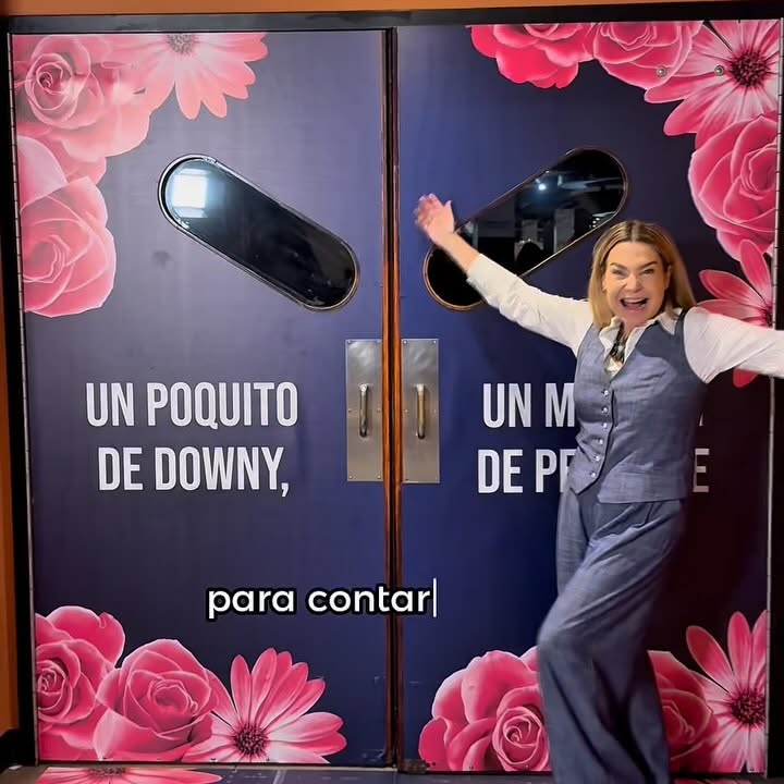 Instagram post by @chismesdeker for downy. Caption reads: Ir al cine con mi hija y oler a Downy, fue....