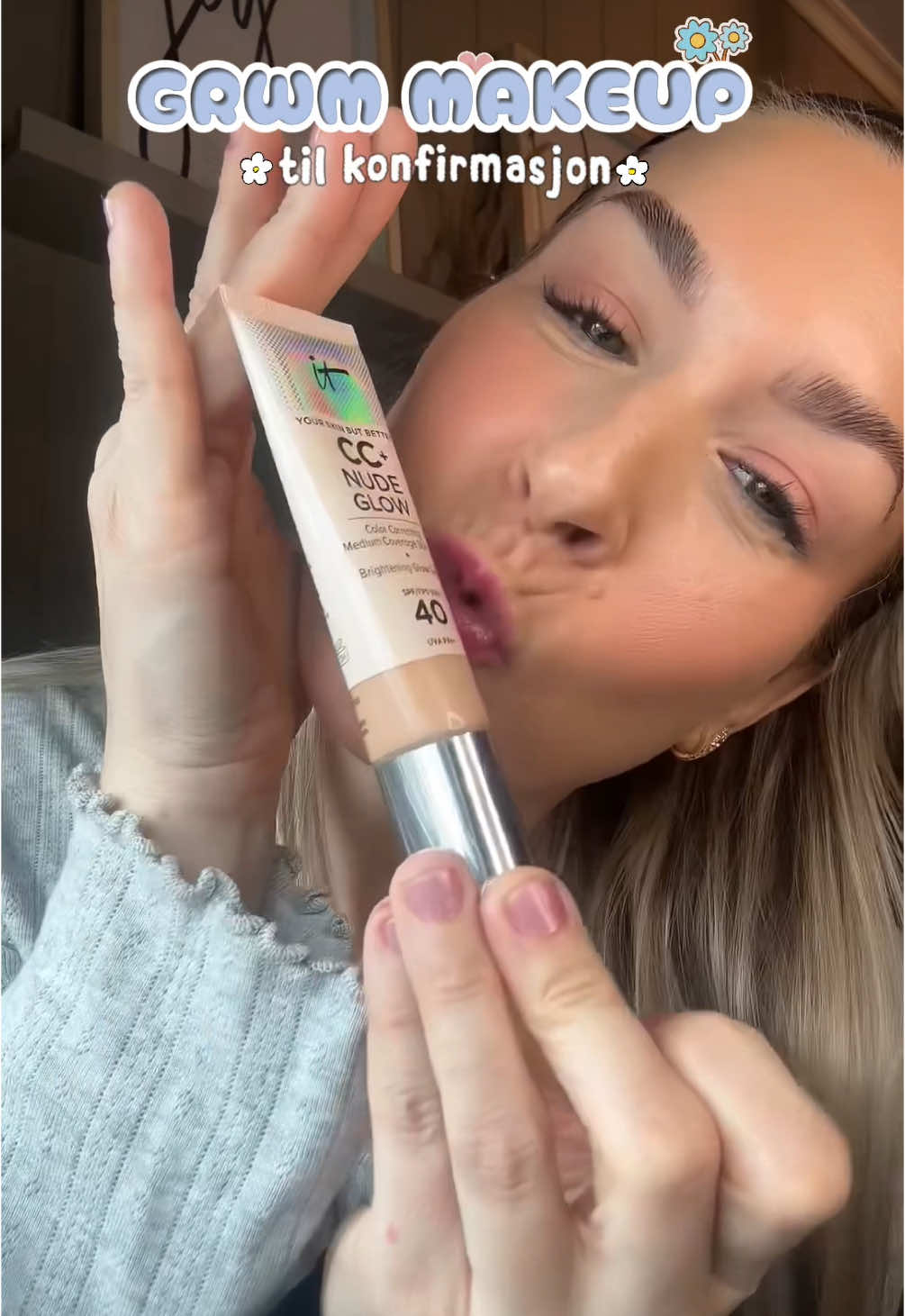 TikTok post by @malinhammersgaard for IT Cosmetics. Caption reads: Reklame for @IT Cosmetics 🌸 få en naturlig lock....