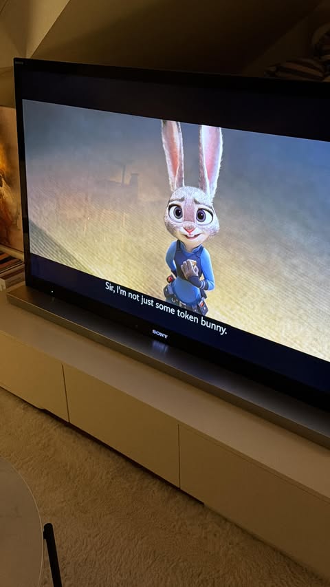 Instagram post by @jesuiscocoo for Homary. Caption reads: ad/ In love ❤️ thank you @homarycom for making my....