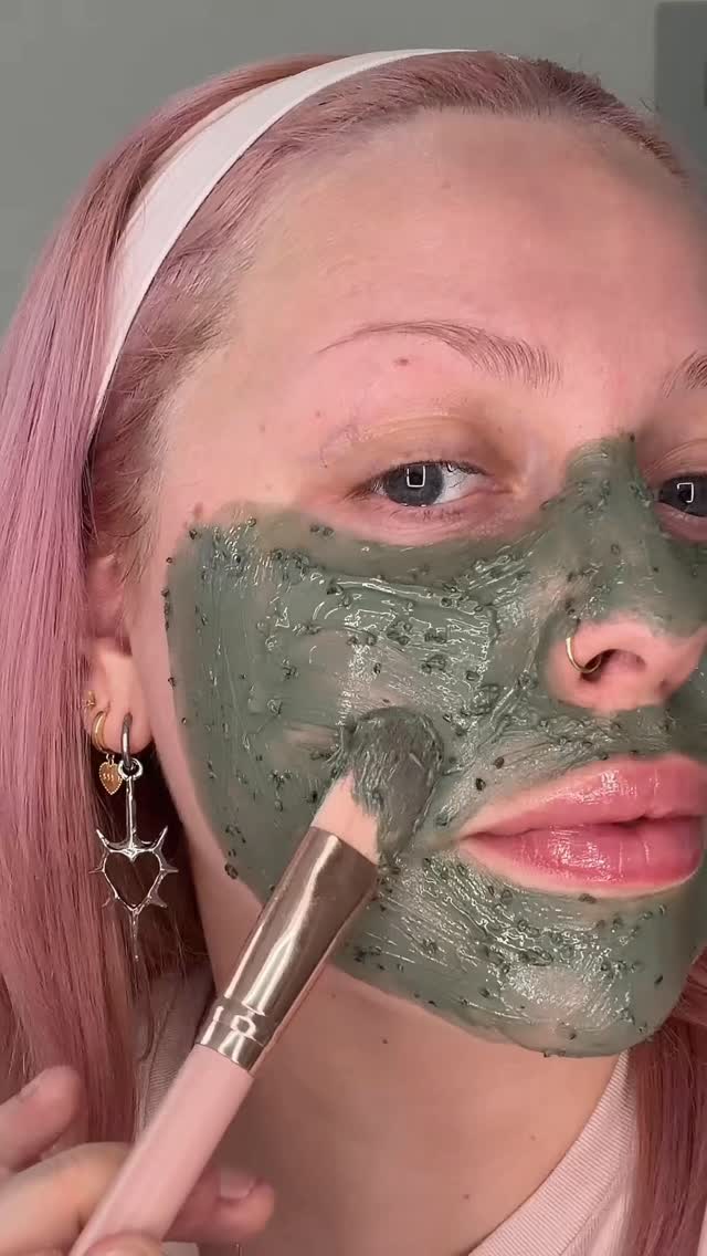 Instagram post by @notsofunnyany for Axis-y. Caption reads: [...] and sooooo satisfying to apply 💚✨ AXIS-Y....