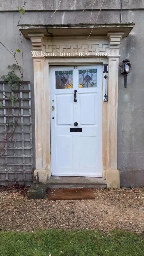 Instagram post by @tale_victoria for Son de Flor. Caption reads: After one false start, we’re finally in. Our....