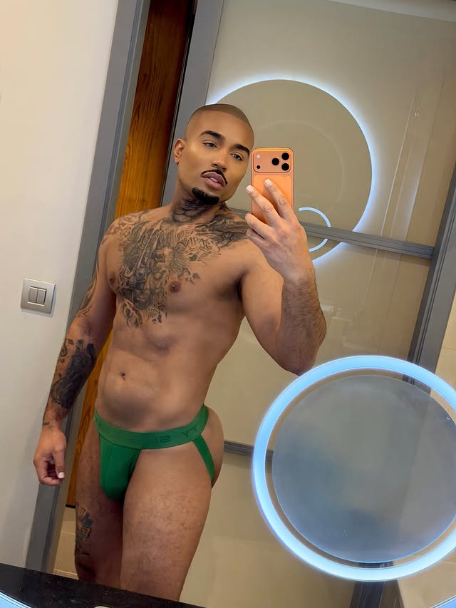 Instagram post by @thyhaven for Savage X Fenty. Caption reads: Big Guy 🧽 Thank You @savagexfenty 🙏🏽💪🏽

#Ad....