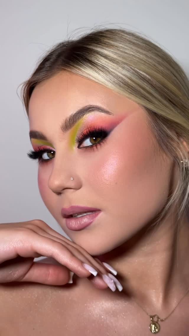 Instagram post by @karina_kiejnich for Bperfect Cosmetics. Caption reads: Z czym wam kojarzy się ten makijaż?....