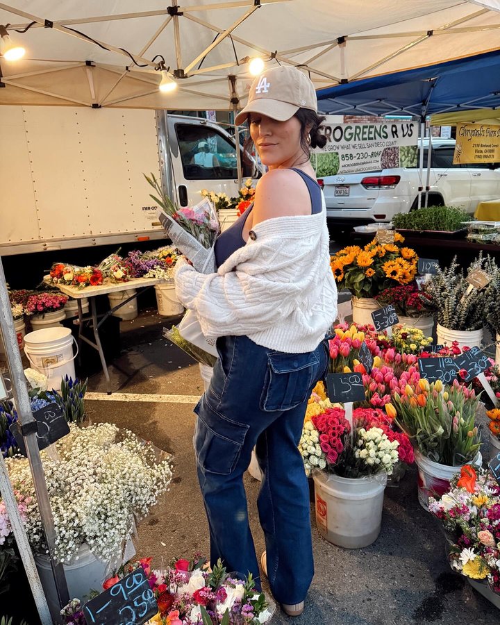 Instagram post by @fashion_cutie for Klassy. Caption reads: [...] fresh blooms, and a fresh fit thanks to....