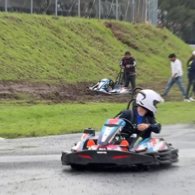 Instagram post by @jucaviapri for BYD Auto México. Caption reads: Estuve cerca de ganarme un kart!!! Pero la jefaza....