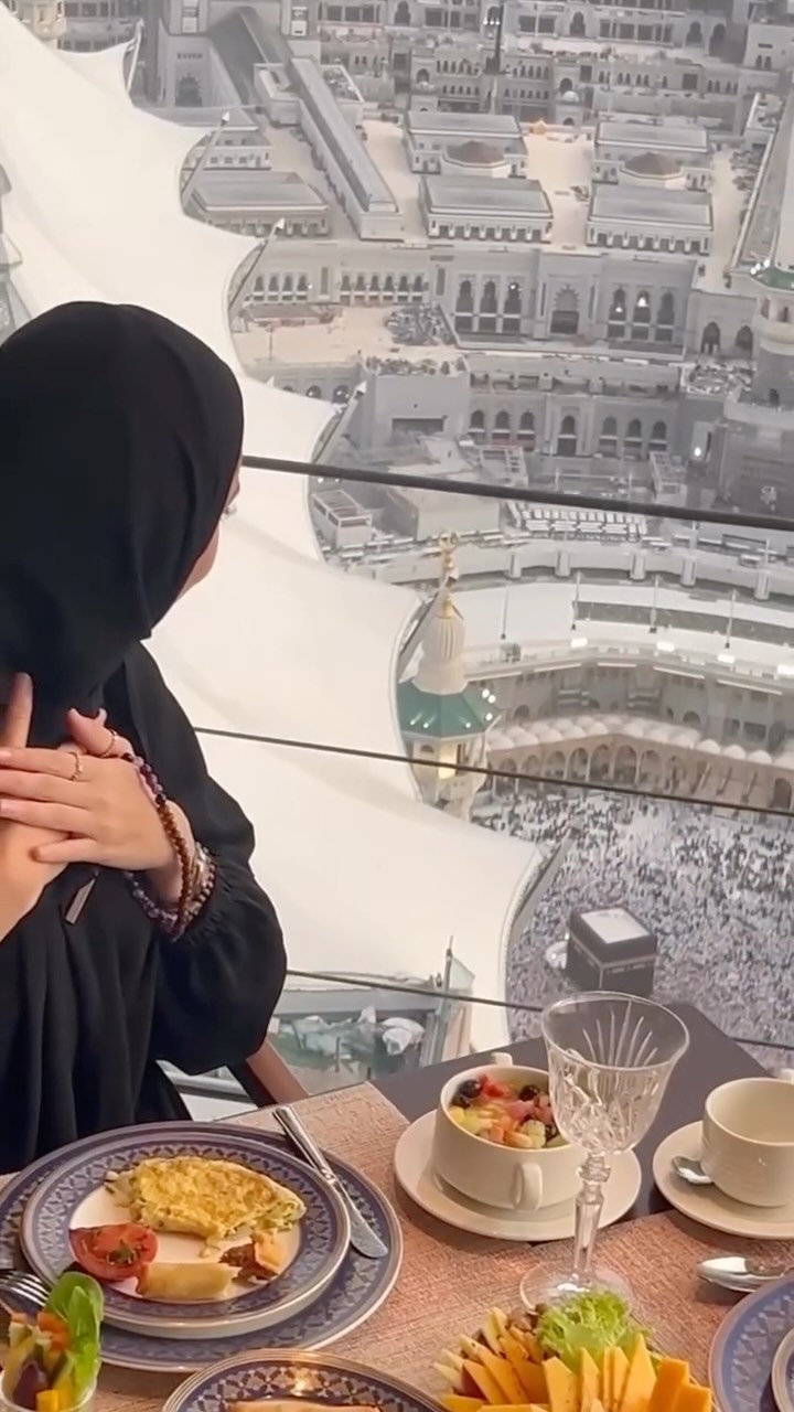 Instagram post by @lujainwd for Fairmont. Caption reads: ⁨	⁨	وأراها وأحب أراها ، وأصبّر نفسي للقاها ❤️

-....