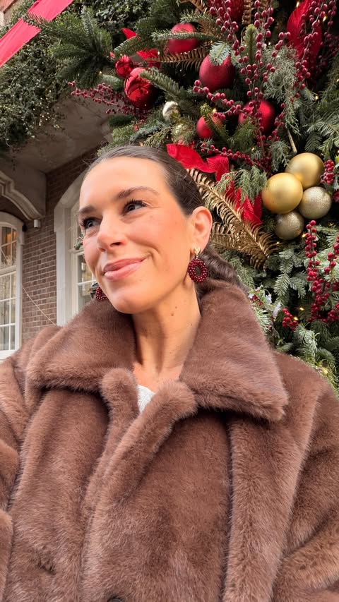 Instagram post by @nathalievandenberg for Kruidvat. Caption reads: [...] festive details, now available at....