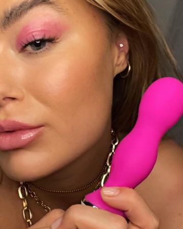 Instagram post by @amalie.have for Perifit. Caption reads: AD #reklame @perifit.co babes 🕊 school is in....